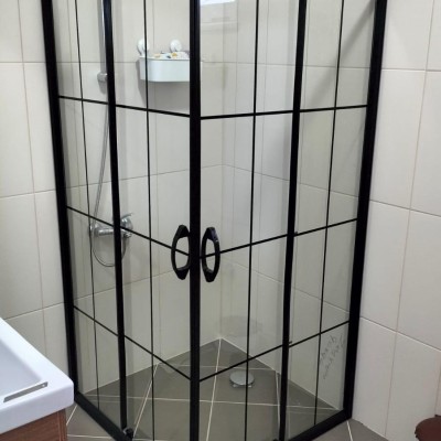 POOL SERİSİ SİYAH PROFİLLİ KAROLAJLI CAM DUŞAKABİN POOL SERİSİ SİYAH PROFİLLİ KAROLAJLI CAM DUŞAKABİN