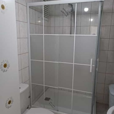 POOL SERİSİ BEYAZ PROFİLLİ KAROLAJLI CAM DUŞAKABİN POOL SERİSİ BEYAZ PROFİLLİ KAROLAJLI CAM DUŞAKABİN